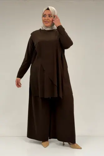 67004 Büyük Beden Önü Ve Arkası Pelerin Detaylı Sandy Pantolonlu Takım - Kahve - 1