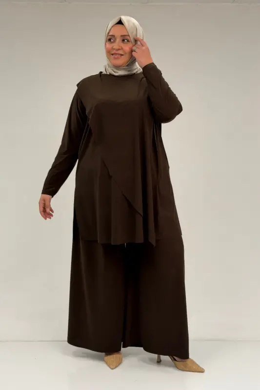 67004 Büyük Beden Önü Ve Arkası Pelerin Detaylı Sandy Pantolonlu Takım - Kahve - 1