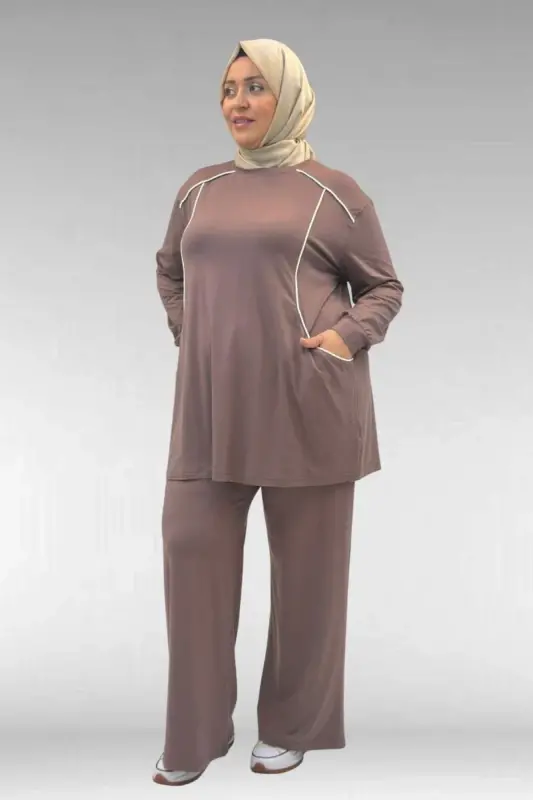 67012 Büyük Beden Biye Detaylı Penye Pantolonlu Takım - Vizon - BÜYÜKBEDENIZ