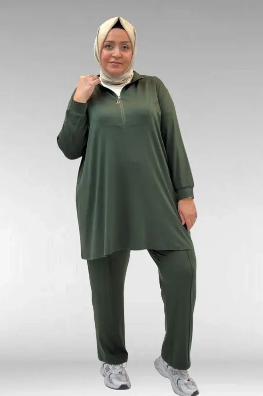 67014 Büyük Beden Parçalı Yakalı Fermuarlı Pantolonlu Penye Takım - Haki - BÜYÜKBEDENIZ