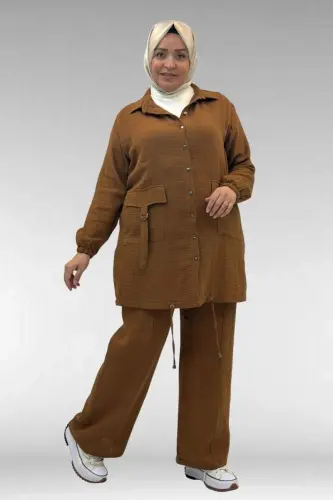 67015 Büyük Beden Cepleri D Toka Detaylı Müslin Pantolonlu Takım - Kahve - 1
