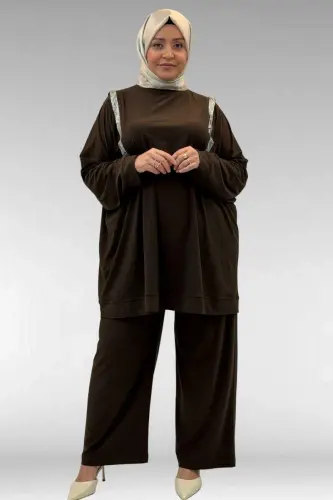 67022 Büyük Beden Omzu Taş Detaylı Sandy Pantolonlu Takım - Kahve - 1