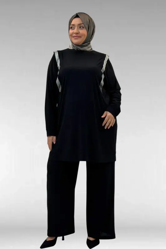67022 Büyük Beden Omzu Taş Detaylı Sandy Pantolonlu Takım - Siyah - BÜYÜKBEDENIZ