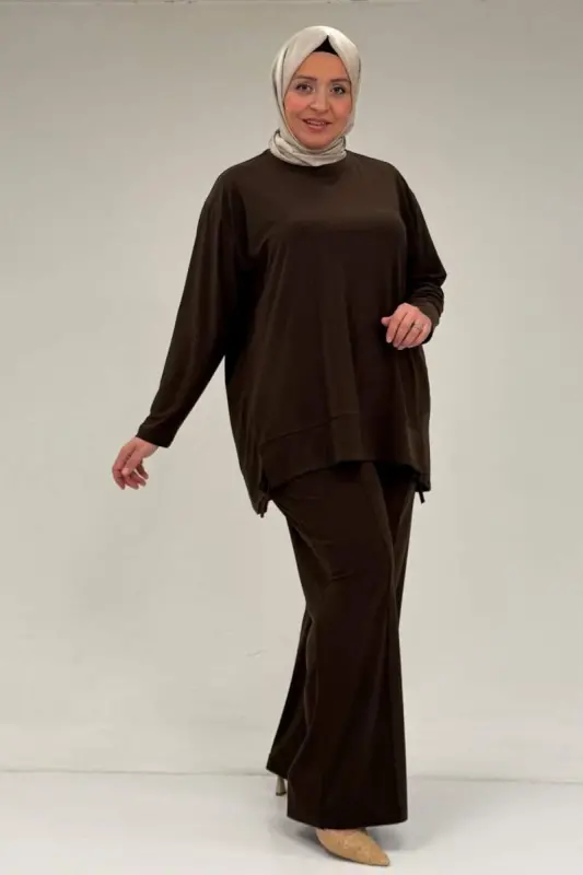 67033 Büyük Beden Etek Ucu Parçalı Sandy Pantolonlu Takım - Kahve - BÜYÜKBEDENIZ