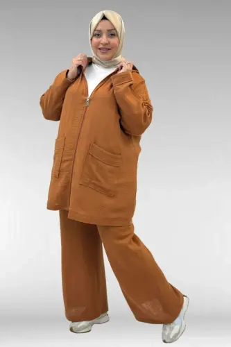 67035 Büyük Beden Kapşonlu Fermuarlı Müslin Pantolonlu Takım - Tarçın - BÜYÜKBEDENIZ (1)