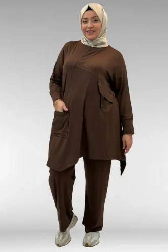 67040 Büyük Beden Cep Kapak Modelli D Halka Detaylı Penye Pantolonlu Takım - Kahve - BÜYÜKBEDENIZ (1)