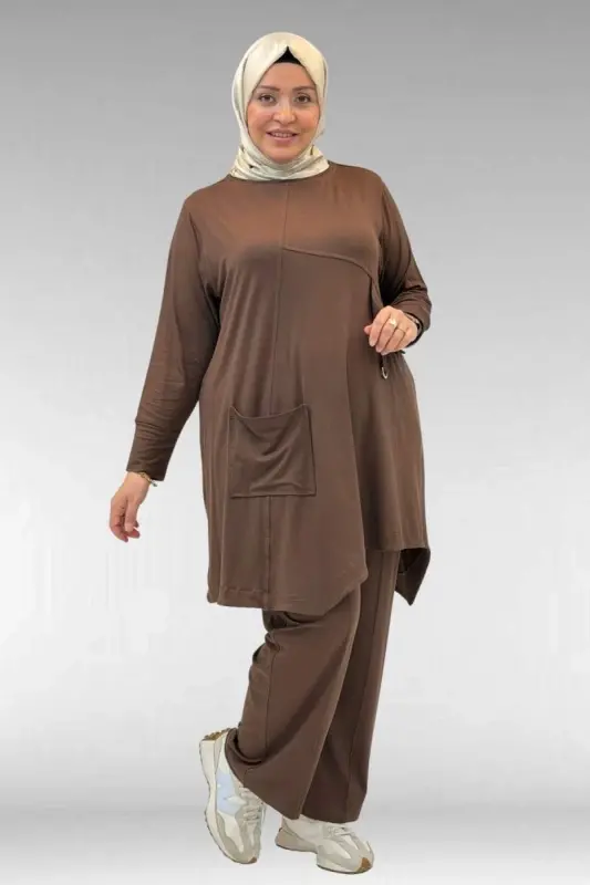 67040 Büyük Beden Cep Kapak Modelli D Halka Detaylı Penye Pantolonlu Takım - Kahve - BÜYÜKBEDENIZ