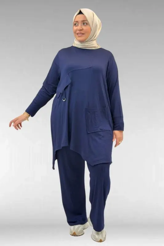 67040 Büyük Beden Cep Kapak Modelli D Halka Detaylı Penye Pantolonlu Takım - Lacivert - BÜYÜKBEDENIZ