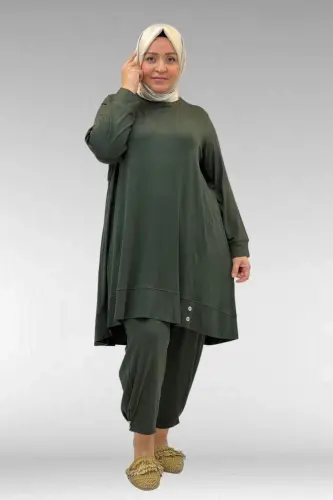 67041 Büyük Beden Düğme Detaylı Penye Pantolonlu Takım - Haki - 1