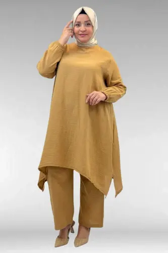 67044 Büyük Beden Asimetrik Kesim Pantolonlu Müslin Takım - Bisküvi - 1