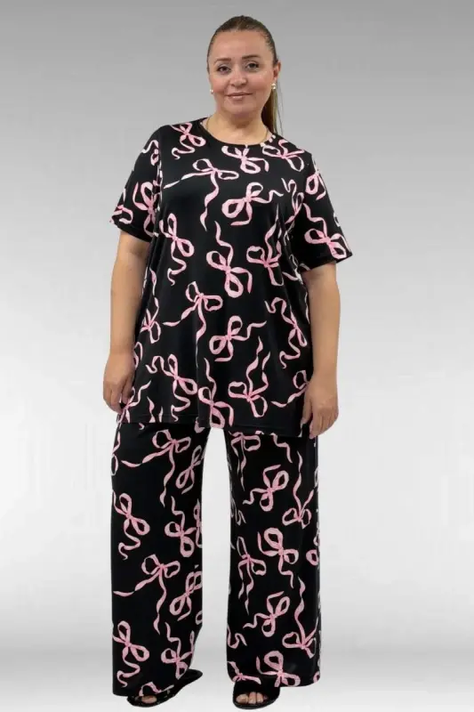 67801 Büyük Beden Kısakol Desenli Pijama Takımı - Pembe Kurdele Desenli - BÜYÜKBEDENIZ