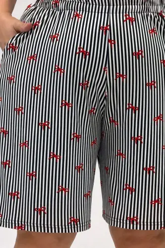 67805 Büyük Beden Desenli Şort-Tişört Pijama Takımı - Kırmızı Kurdele Desenli - BÜYÜKBEDENIZ (1)