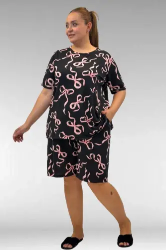 67805 Büyük Beden Desenli Şort-Tişört Pijama Takımı - Pembe Kurdele Desenli - BÜYÜKBEDENIZ (1)