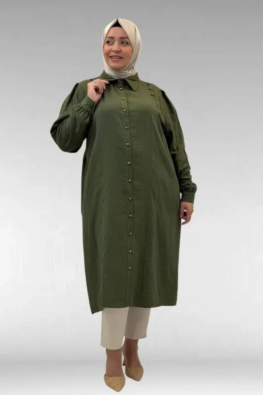 68021 Büyük Beden Düğme Detaylı Müslin Gömlek - Haki - BÜYÜKBEDENIZ