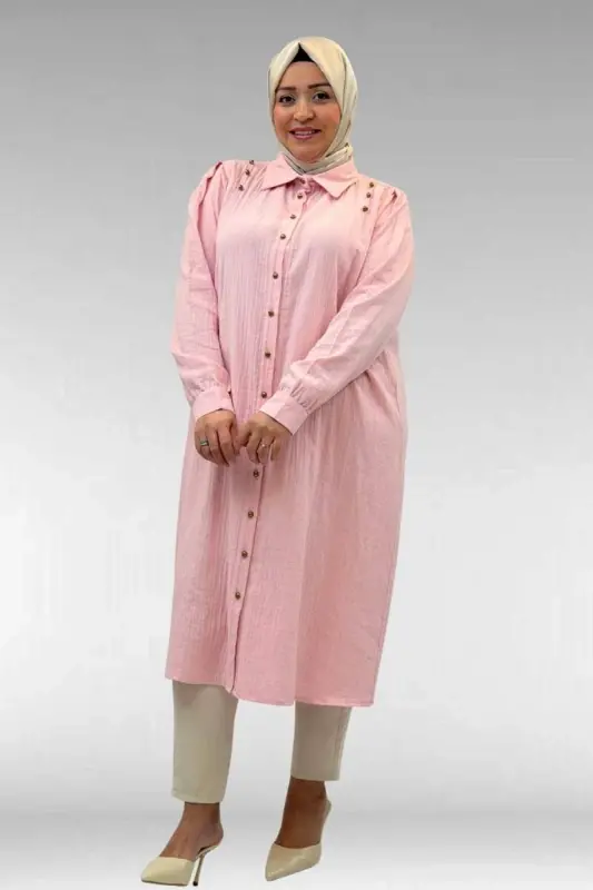 68021 Büyük Beden Düğme Detaylı Müslin Gömlek - Şeker Pembesi - BÜYÜKBEDENIZ