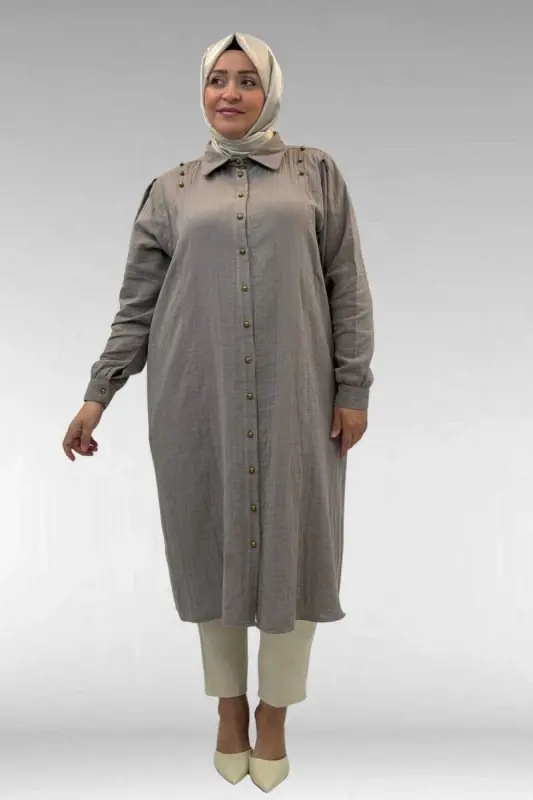 68021 Büyük Beden Düğme Detaylı Müslin Gömlek - Vizon - BÜYÜKBEDENIZ