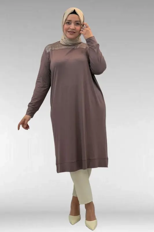 68036 Büyük Beden Önü Parçalı Taş Detaylı Penye Tunik - Vizon - BÜYÜKBEDENIZ