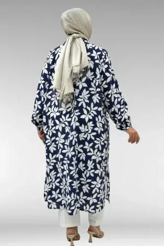 68046 Büyük Beden Hakim Yaka Boydan Düğmeli Mango Tunik - Yaprak Desenli Lacivert - 3
