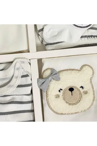 7 Cute Bears Newborn Set (10-Piece Hospital Outfit, Shoulder-Back Bag, Swaddle, Blanket, Burp Cloth, Socks)-Beige - 3