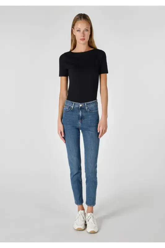 Slim Fit Orta Bel Düz Paça Kadın Denim Jean Pantolon - 1
