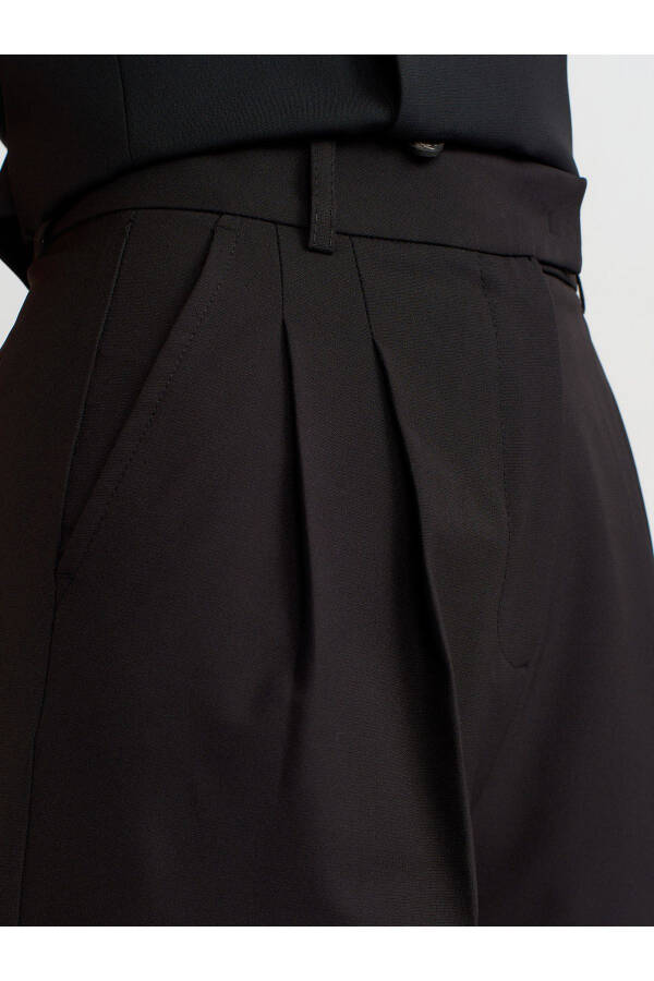 71282 Kemer Teshikli Kengaygan Oyoqli Yengil Shimlar - Qora - 8