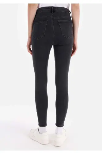 759 Женские брюки Lara Super Slim Fit с нормальной талией и зауженными штанинами, черные - COLIN'S (1)