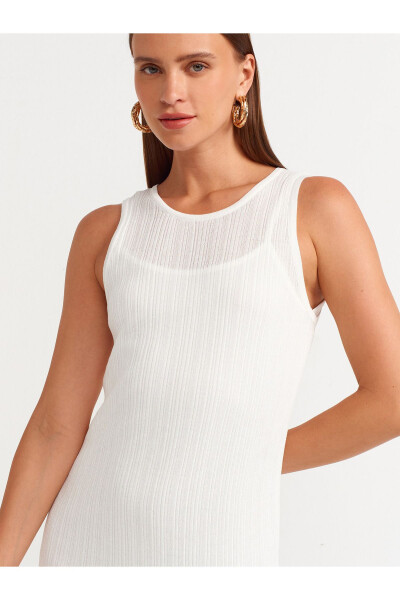 90202 Тонкое трикотажное платье с разрезами - Экру - 16