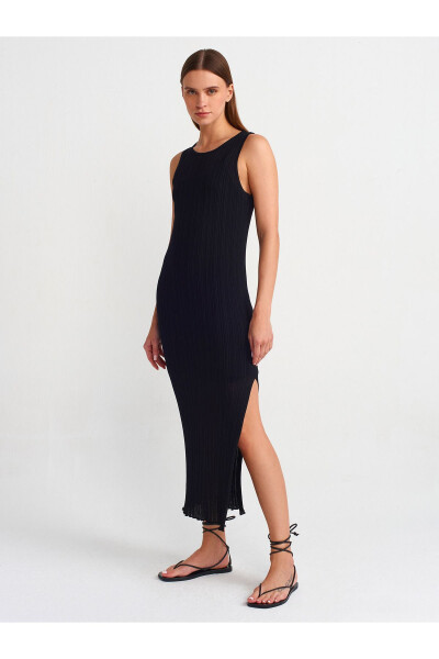 90202 Тонкое трикотажное платье с разрезом - черный - 17