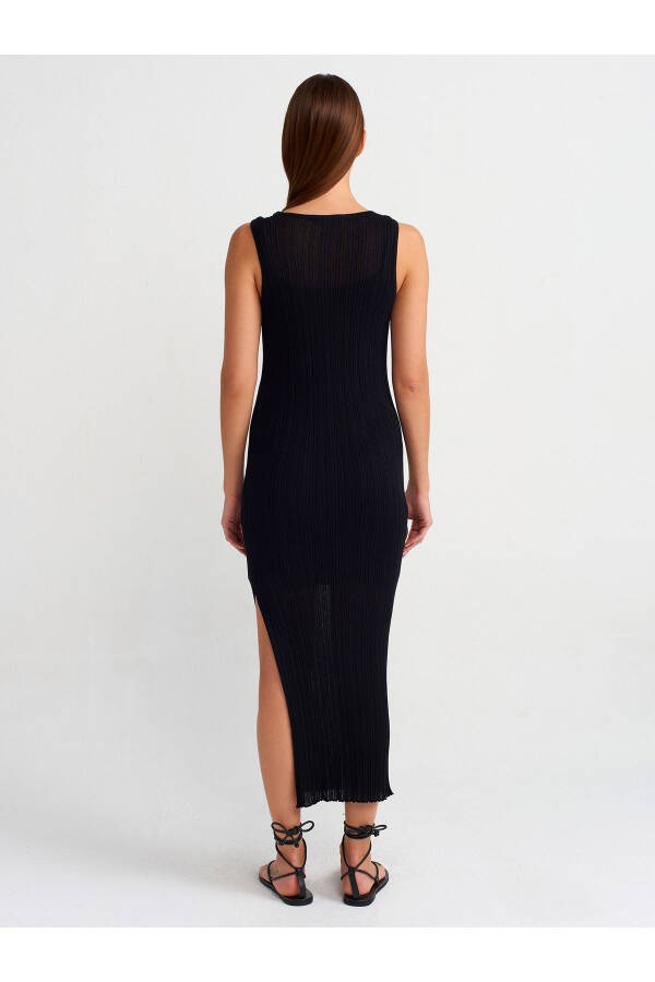 90202 Тонкое трикотажное платье с разрезом - черный - 18