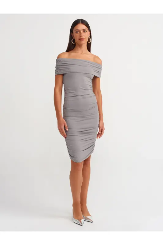 91153 Платье с открытыми плечами и сборками - Серое - Серое - 3