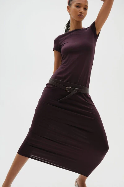 A body-hugging jersey dress for a comfortable and stylish look. - H&M
