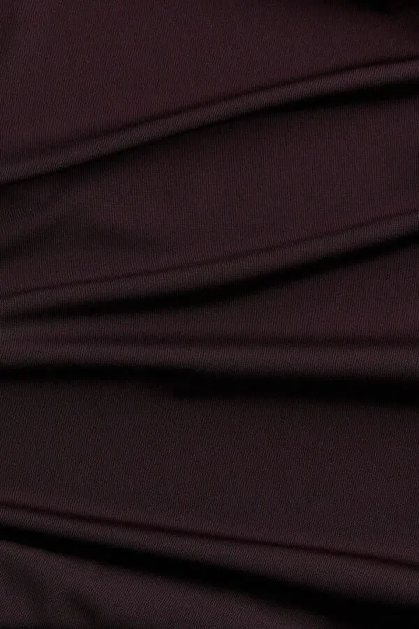 A body-hugging jersey dress for a comfortable and stylish look. - 5