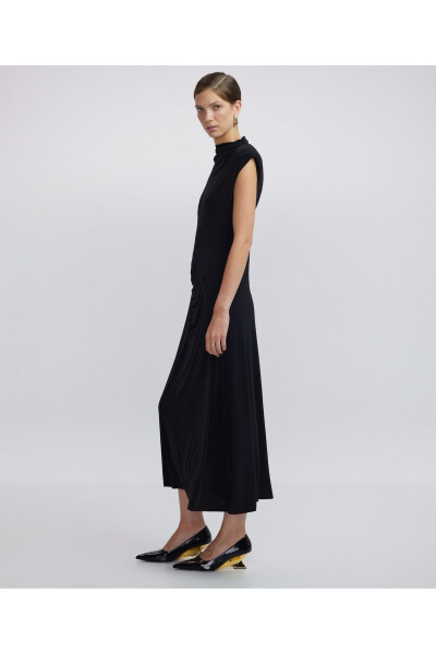 A high-necked, draped dress. - 5