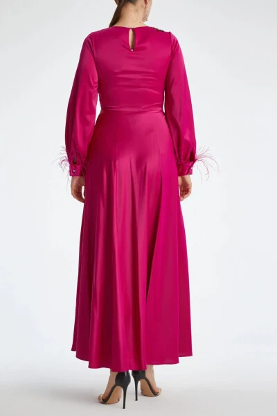 A Kesim Çiçek Aplikeli Omuz İşlemeli ve Tüylü Kol Detaylı Fuşya Elbise 37212 - 3