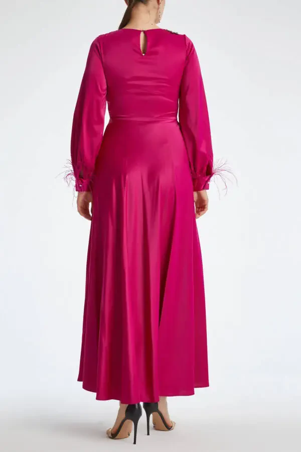 A Kesim Çiçek Aplikeli Omuz İşlemeli ve Tüylü Kol Detaylı Fuşya Elbise 37212 - 3