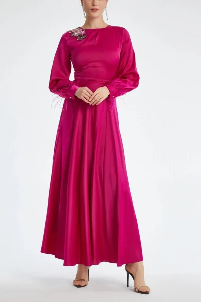 A Kesim Çiçek Aplikeli Omuz İşlemeli ve Tüylü Kol Detaylı Fuşya Elbise 37212 - 4