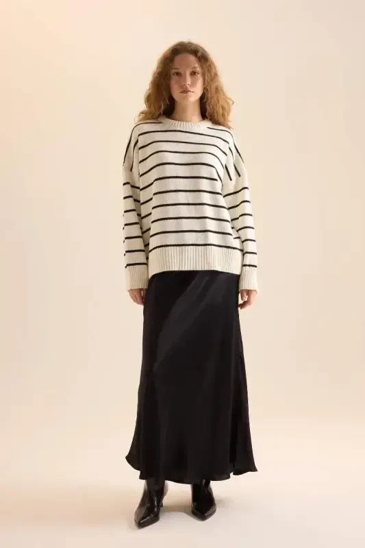 A-Line Regular Waist Satin Maxi Skirt-Black - 3