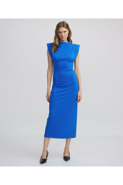 A midi dress that accentuates your figure - 8