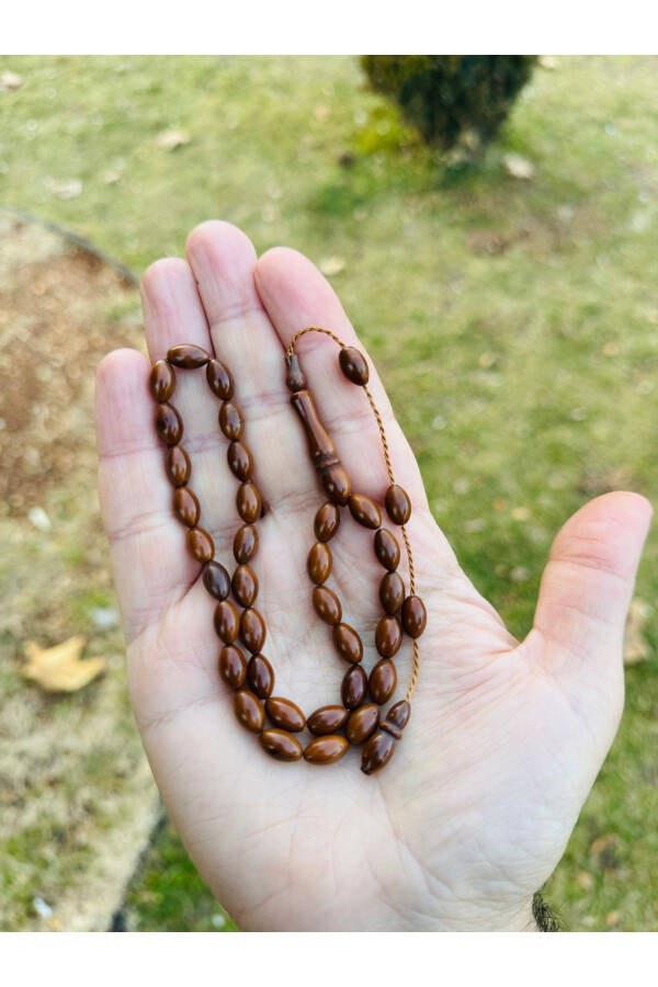 A prayer bead made of kukas, adorned with barley grains. - 1