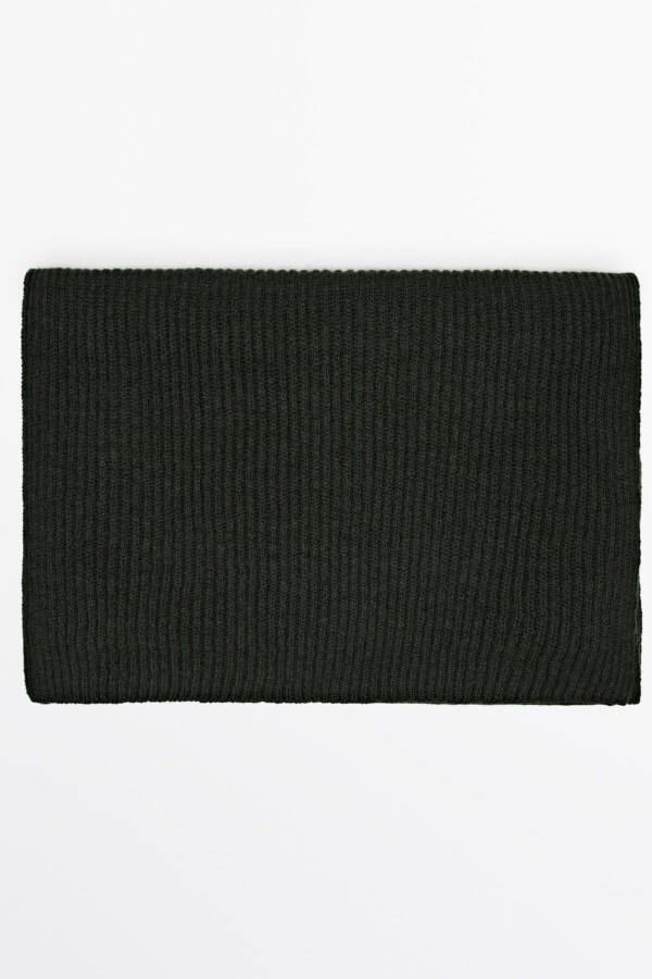 A soft and warm scarf made of 100% cashmere. - 1