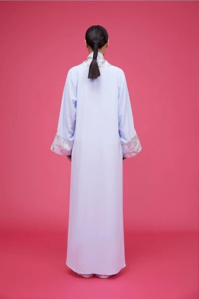 Абайя с вышивкой из парчи светло-голубого цвета & Шаль - 5