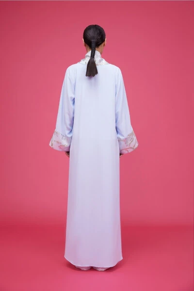 Абайя с вышивкой из парчи светло-голубого цвета & Шаль - 11