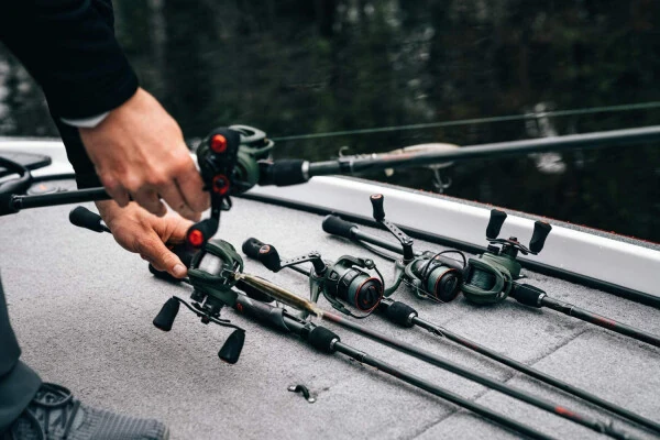 Abu Garcia Zata Baitcast Combo 7' LP, Right/Left Reel Hand Position- - 6