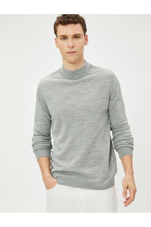 Acrylic knit sweater, half turtleneck. - 1