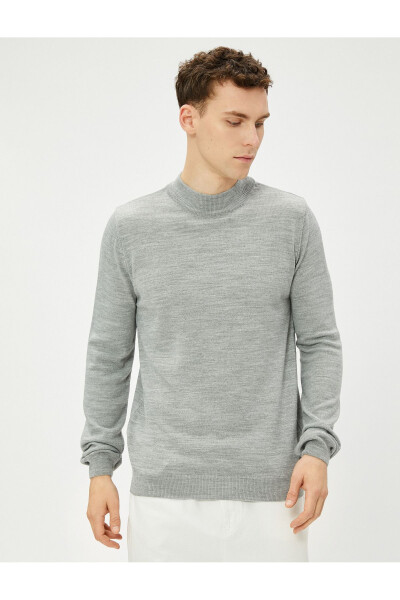 Acrylic knit sweater, half turtleneck. - 3