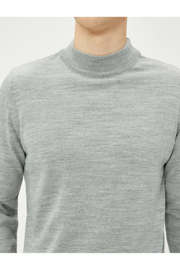 Acrylic knit sweater, half turtleneck. - 5