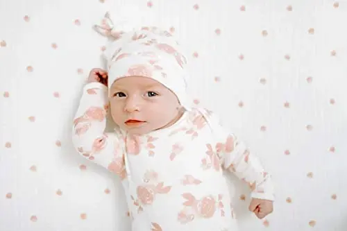aden + anais Snuggle Knit Tugʻilgan chaqaloqlar uchun tugunli koʻylak va shapka toʻplami, Rozetkalar - 3