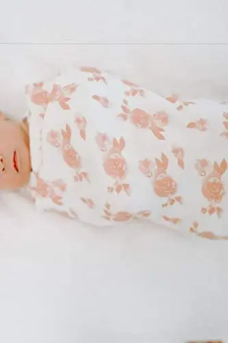 aden + anais Tug'ilgan chaqaloqlar uchun tugunli ko'ylak, o'ralgan adyol, chaqaloq shapkasi va bandanali so'lakcha, 0-3 oylik Snuggle Knit sovg'a to'plami, Yulduz - 6