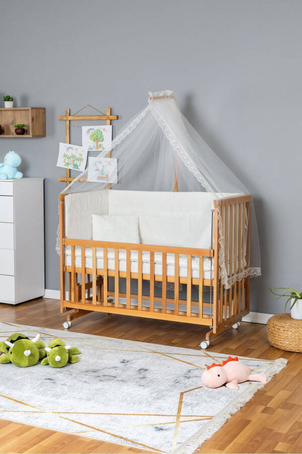 Ahşap Beşik Anne Yanı Beşik Vernikli 70x130 - Krem Güpür Uyku Seti + Yataklı + Tekerlekli - Doğal Krem Güpür Tekerlekli - 1