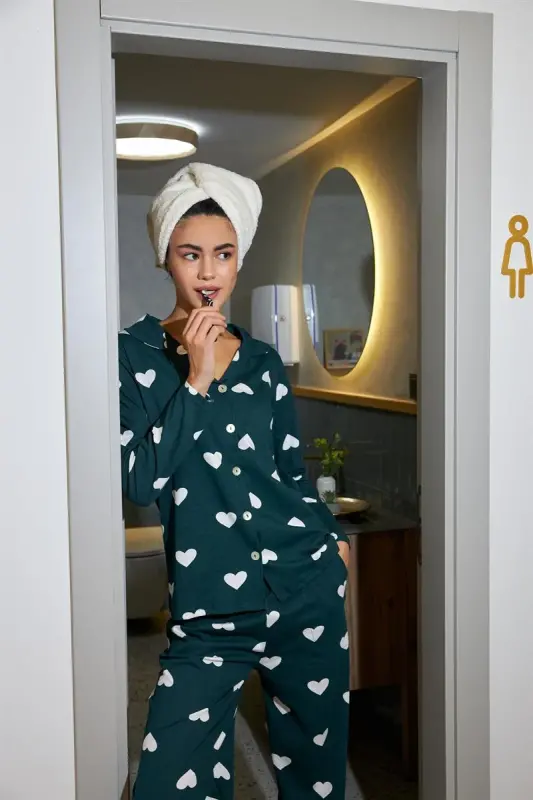 Akbeniz Ayollar Zumrad Yashil Yurak Naqshli Tugmachali Paxtali Pijama To'plami - 1
